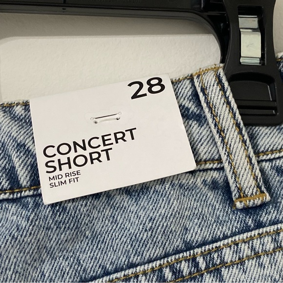 FOREVER 21 Trashed Distressed Concert Cut Off Mid Rise Slim Fit Shorts Size 28 - Picture 9 of 9